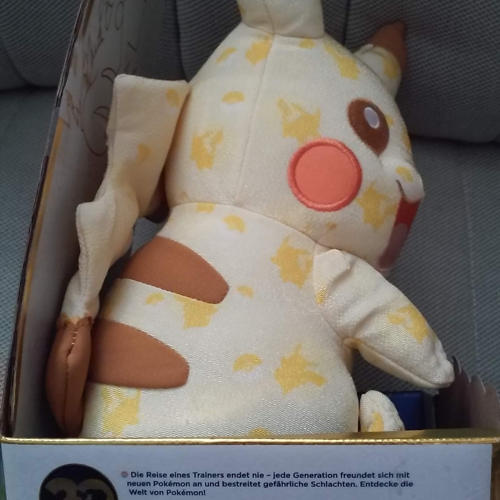 Pokémon 20th Anniversary Pikachu Plush - Picture 3 of 4
